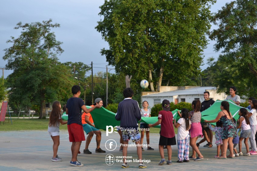 Con excelente convocatoria iniciaron las Tardecitas Culturales