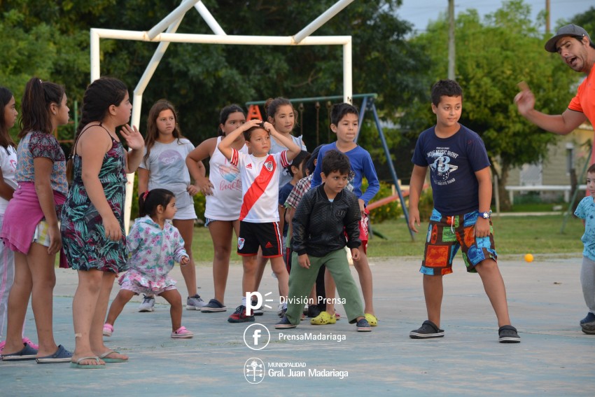 Con excelente convocatoria iniciaron las Tardecitas Culturales