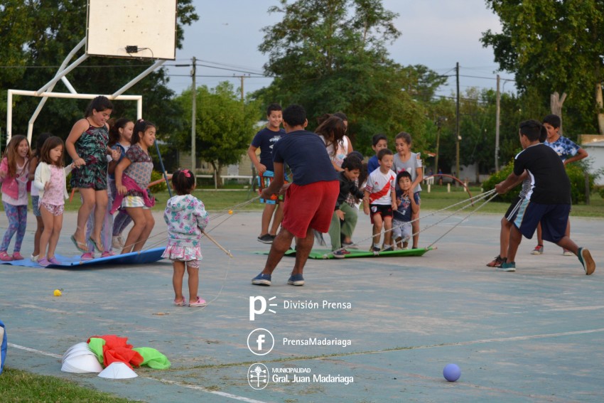 Con excelente convocatoria iniciaron las Tardecitas Culturales