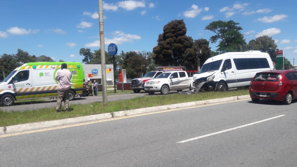 Choque por alcance provoca corte total en la Autov�a Madariaga � Pinam