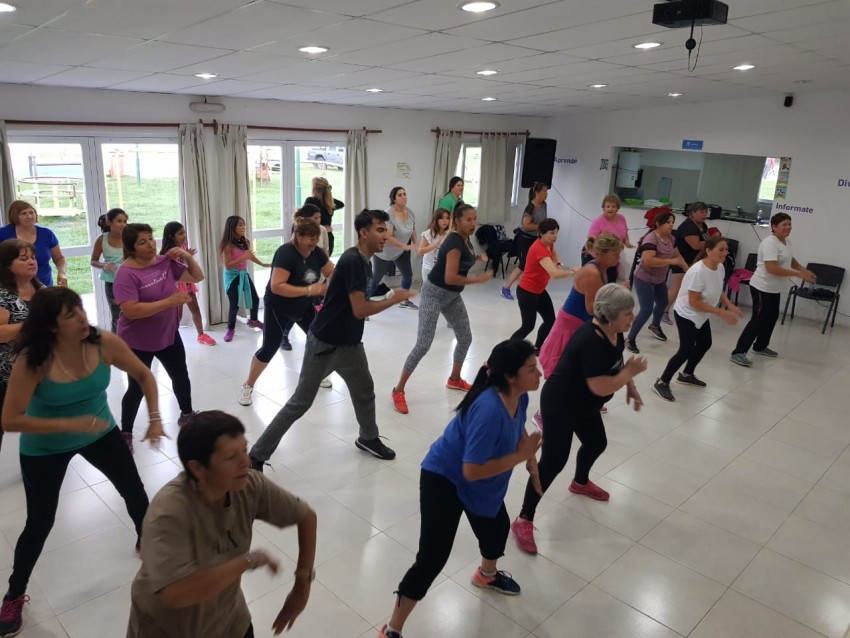 Cada vez ms vecinos se suman a las clases de zumba
