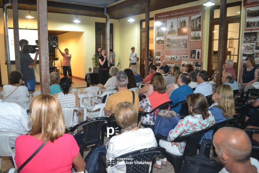 Adriana Pisani brind su charla en el Museo Histrico sobre barcos hun