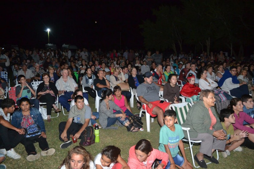 Casi 6000 almas hicieron brillar a la Invernada en su cierre de tempor