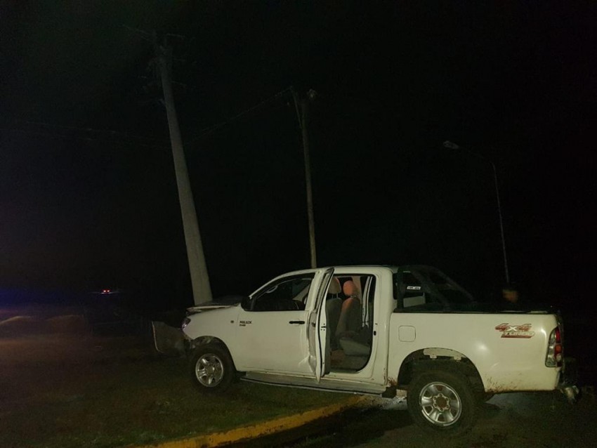 Camioneta choc contra poste de media tensin y gran parte de la ciuda