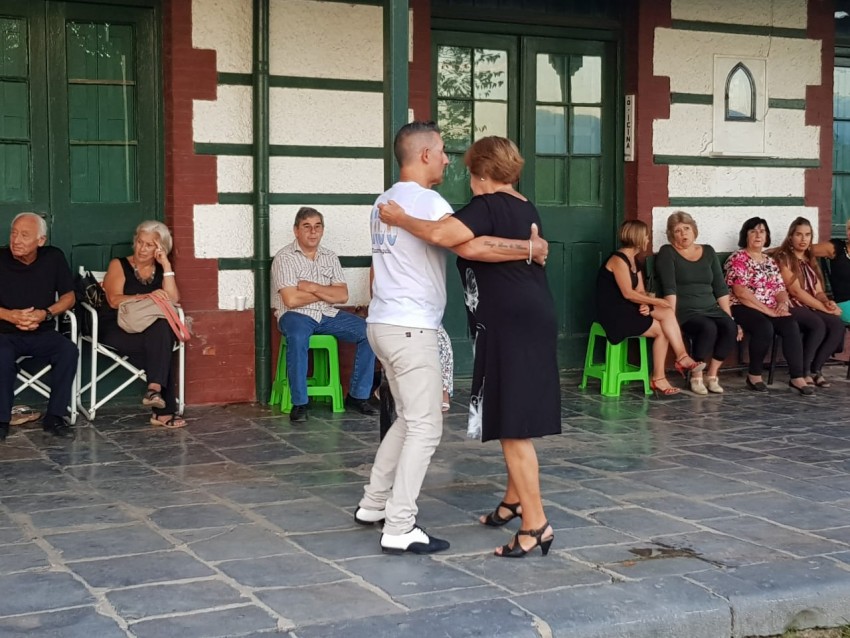 El tango de las Tardecitas Culturales tuvo su cierre en el andn de la