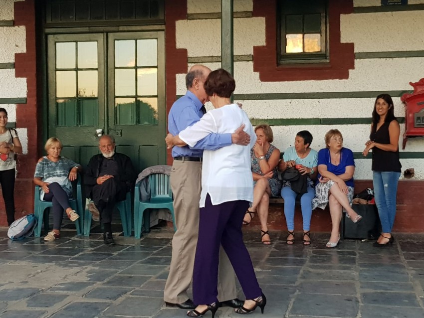 El tango de las Tardecitas Culturales tuvo su cierre en el andn de la