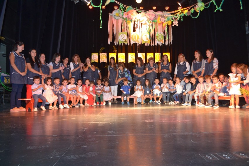 Egresaron los alumnos del maternal 