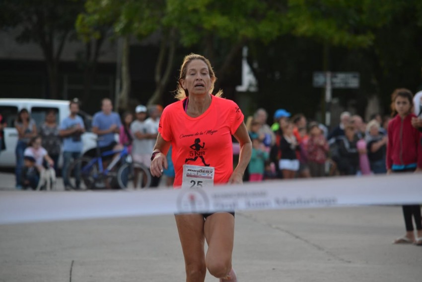 La Carrera de la Mujer tuvo su pico de participaci�n y m�s de 300 corr