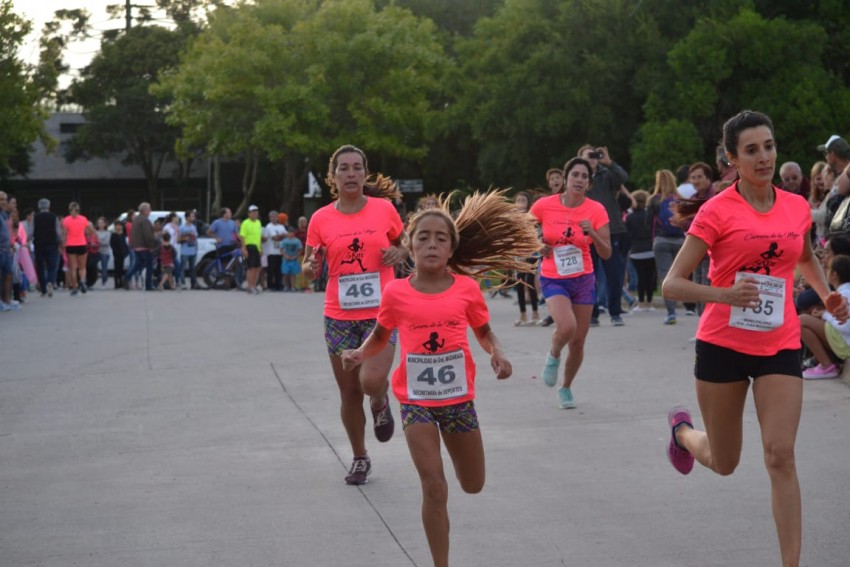 La Carrera de la Mujer tuvo su pico de participaci�n y m�s de 300 corr