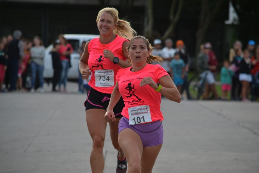 La Carrera de la Mujer tuvo su pico de participaci�n y m�s de 300 corr
