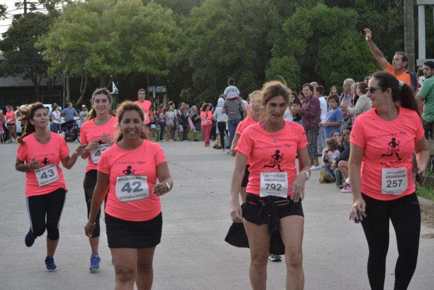 La Carrera de la Mujer tuvo su pico de participaci�n y m�s de 300 corr