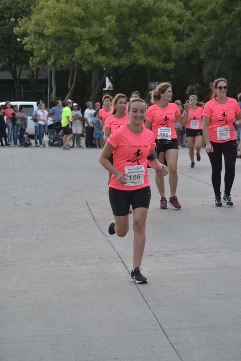La Carrera de la Mujer tuvo su pico de participaci�n y m�s de 300 corr