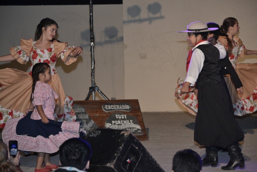 Folclore en los Barrios cerr su ciclo 2019 en el Paseo del Bicentenar