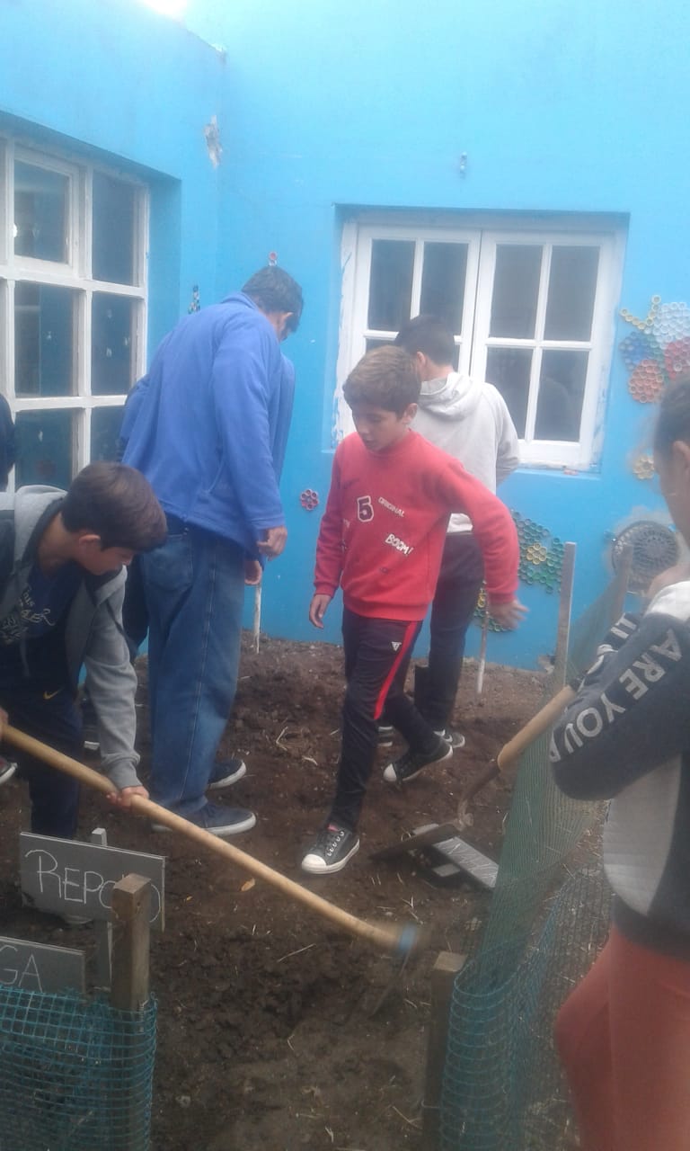 Promocionan las huertas familiares en instituciones escolares