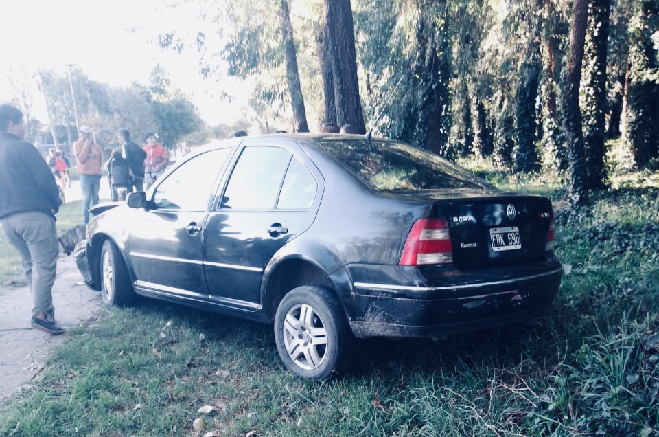 Menor de edad choc contra un rbol y secuestraron el auto