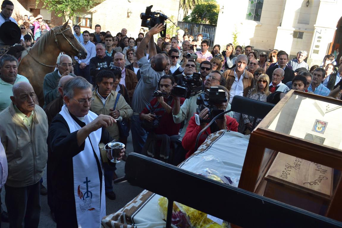 Popovich en el traslado de las cenizas de Argentino Luna