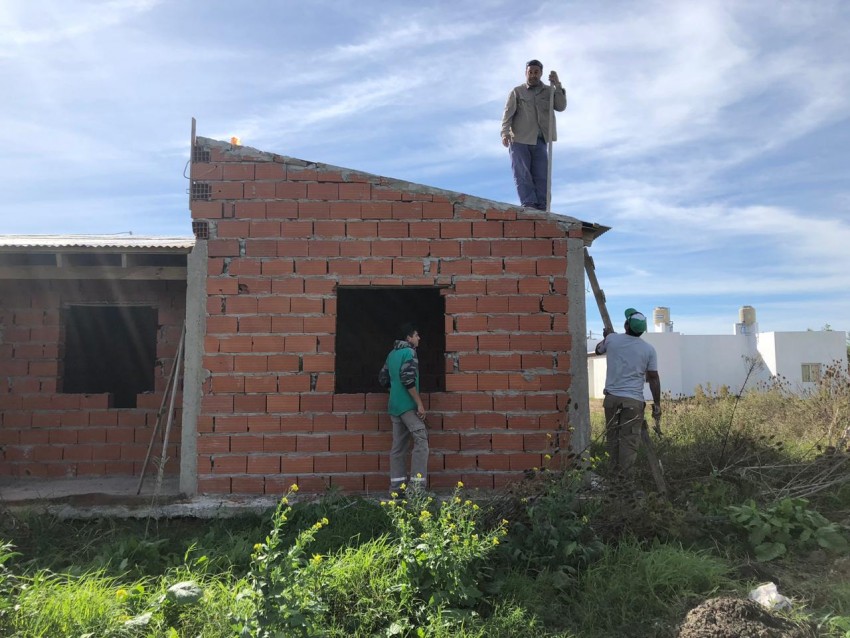 Retomaron la construccin de otras 10 viviendas en el barrio El Ceibo