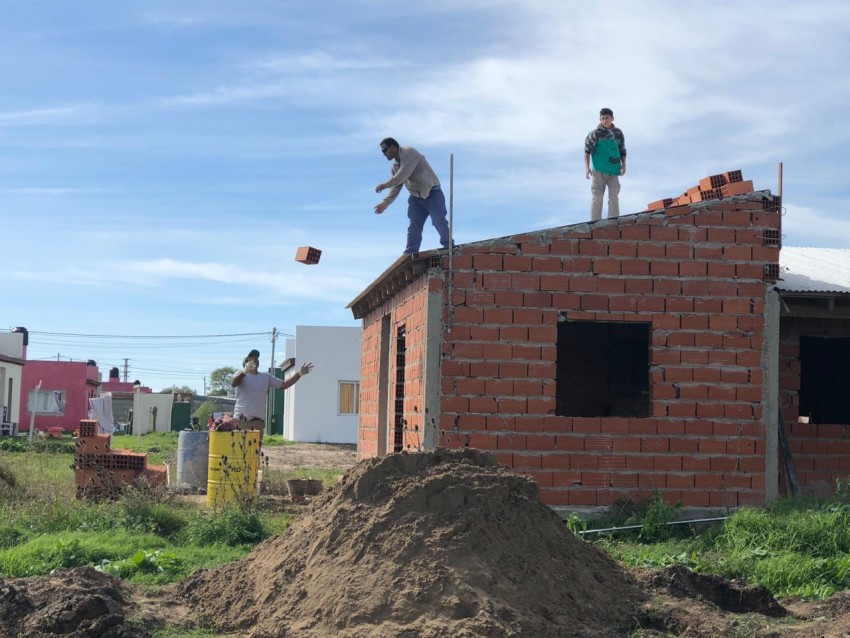 Retomaron la construccin de otras 10 viviendas en el barrio El Ceibo