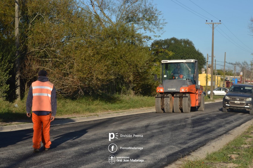 Continúa el asfaltado en el barrio Belgrano