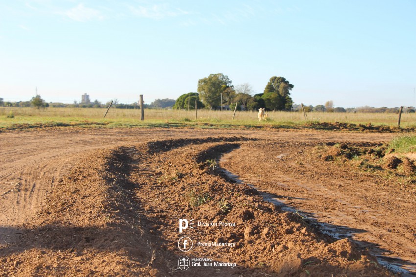 La CASER reparó un nuevo camino rural