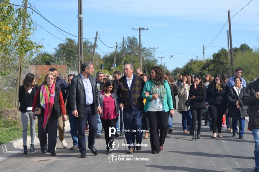 Qued inaugurado el asfalto de la calle Mxico