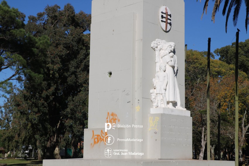 Pintarn una vez ms el monumento del Parque Anchorena