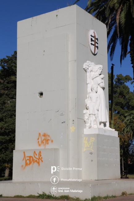 Pintarn una vez ms el monumento del Parque Anchorena