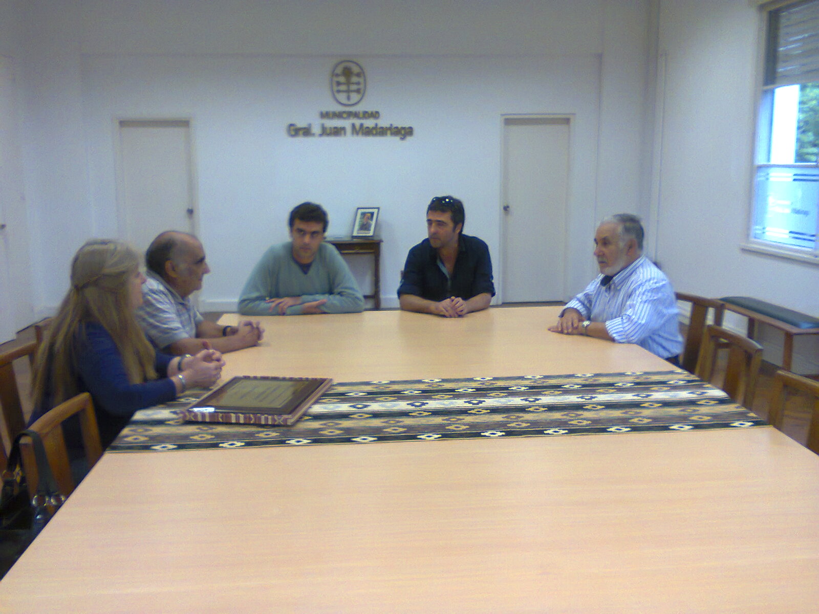 Setenta aos junto a la comunidad