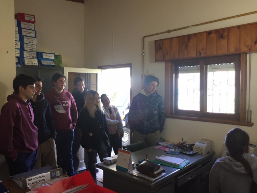 Alumnos de secundaria se concientizaron sobre la tenencia responsable