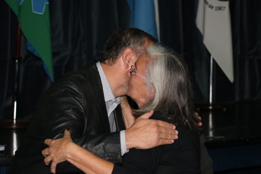 Entregaron ttulos de propiedad y ms de una centena de vecinos firmar