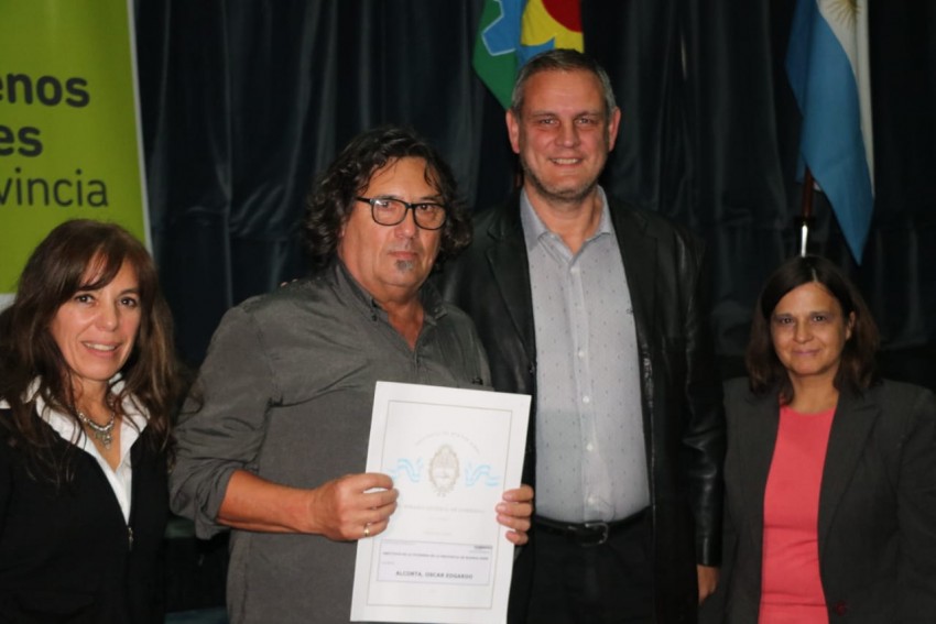 Entregaron ttulos de propiedad y ms de una centena de vecinos firmar