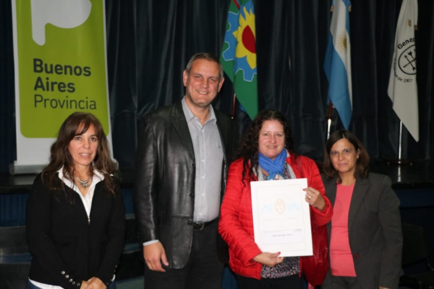 Entregaron ttulos de propiedad y ms de una centena de vecinos firmar