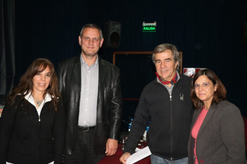 Entregaron ttulos de propiedad y ms de una centena de vecinos firmar