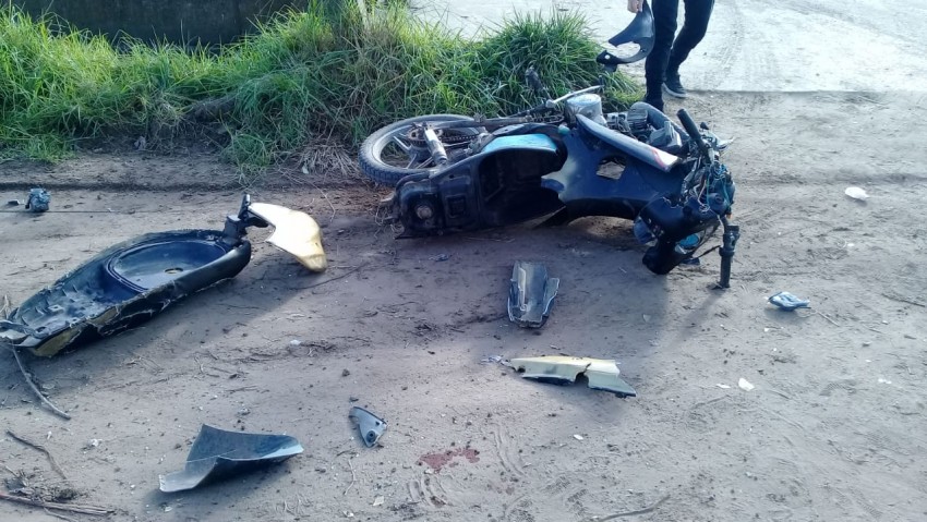 Una persona result� herida en un siniestro vial entre un auto y una mo