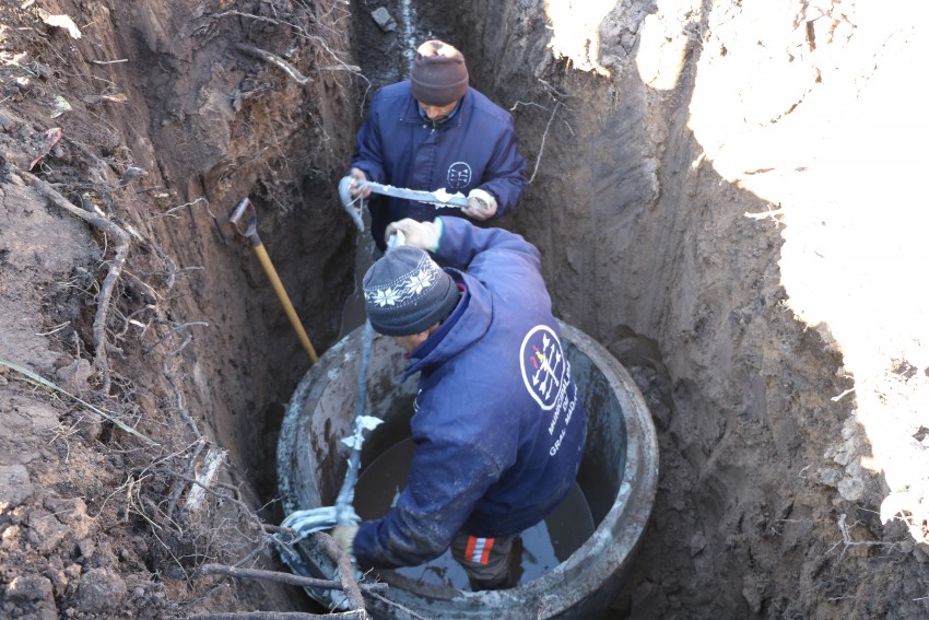 Intensifican los trabajos para dotar de los servicios de agua y cloaca