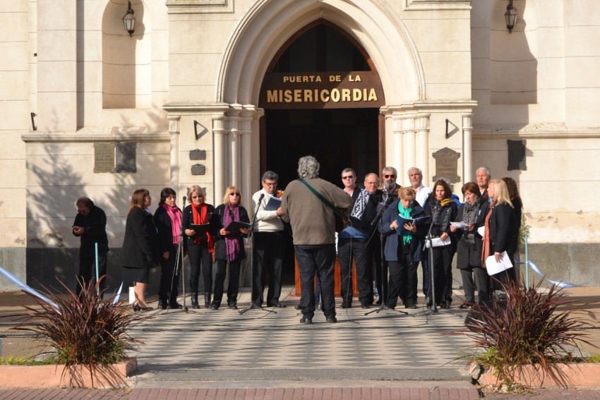 Se realiz� el acto protocolar y el tradicional Tedeum por el 25 de may