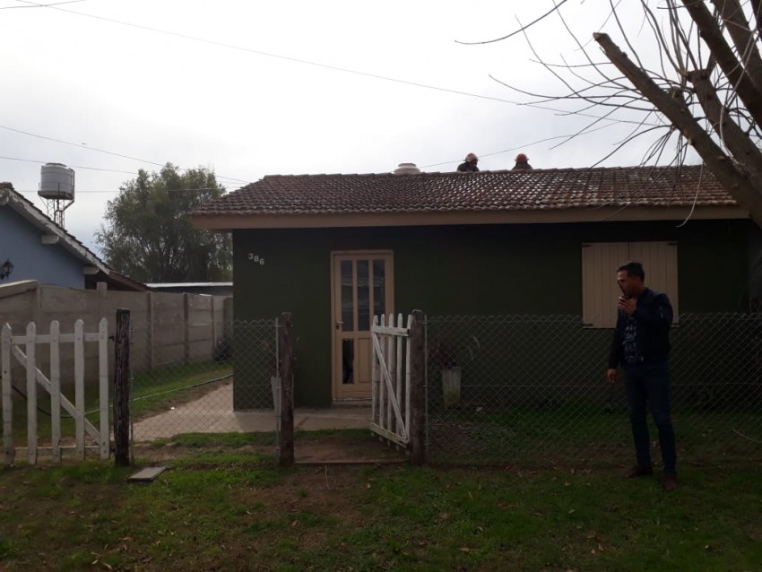 Bomberos combatieron un principio de incendio en una vivienda