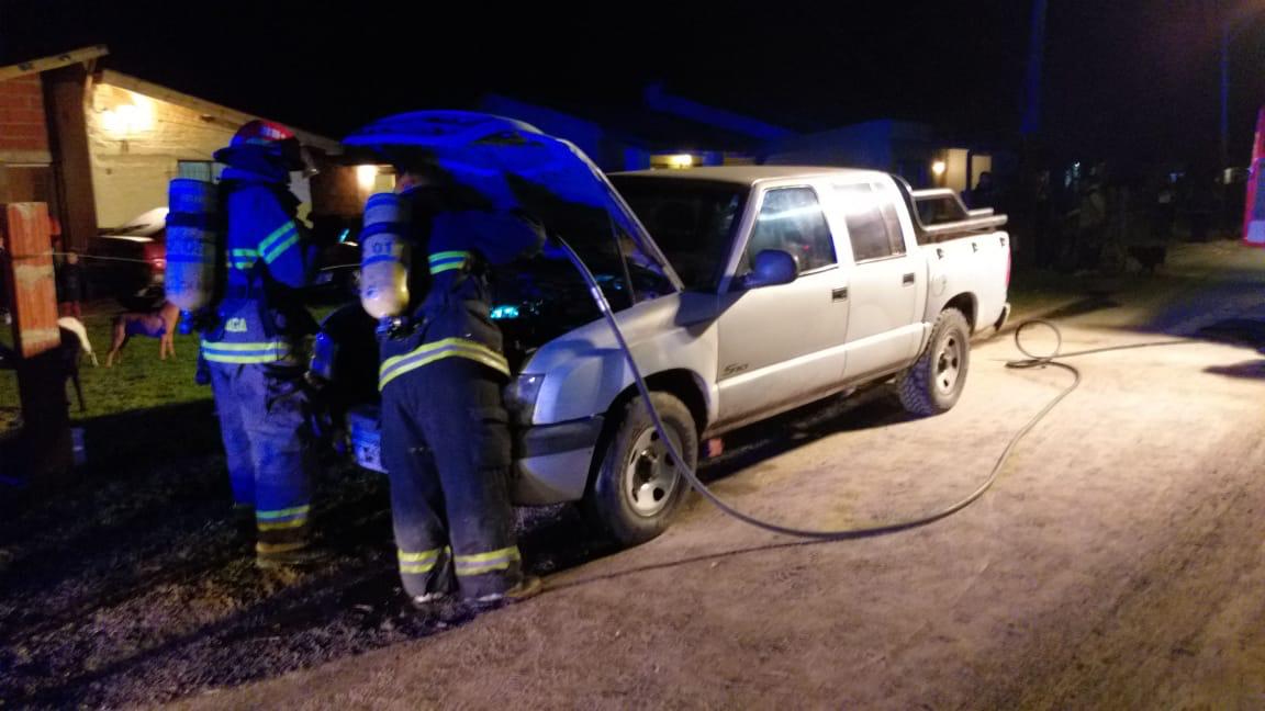 Principio de incendio en una camioneta en el barrio Belgrano