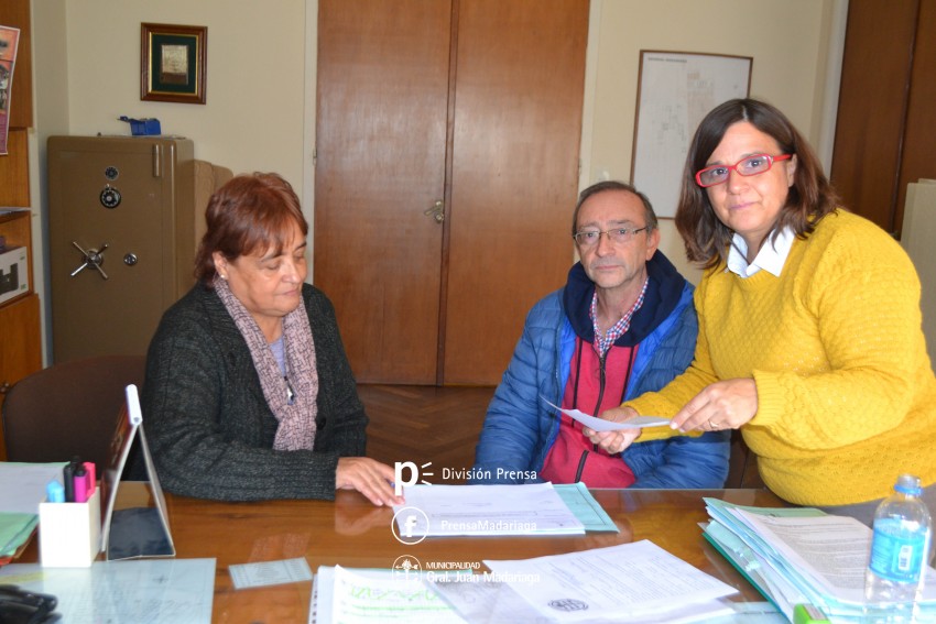 Instituciones educativas recibieron cheques por los fondos de multas