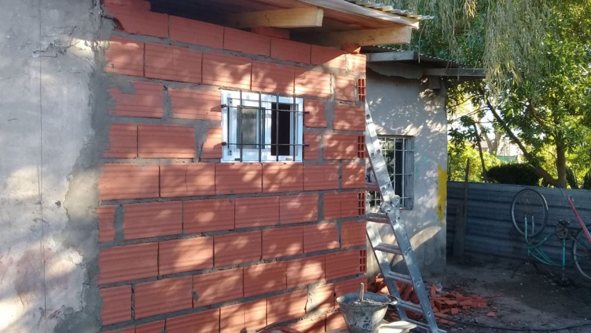 Avanzan los trabajos en la red cloacal y de agua de las 20 Viviendas