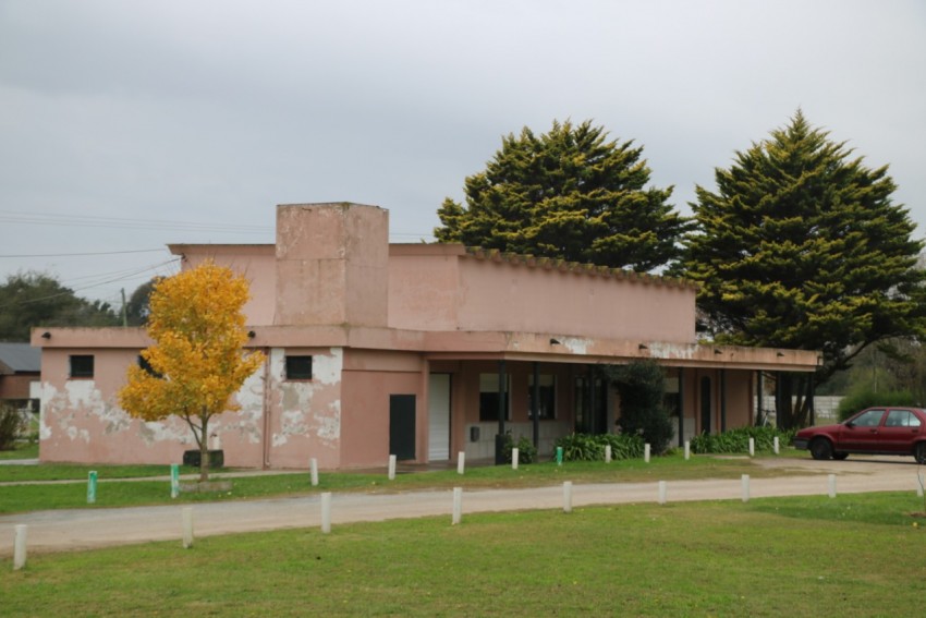 El intendente fue el encargado de entregar pintura a miembros de FAE