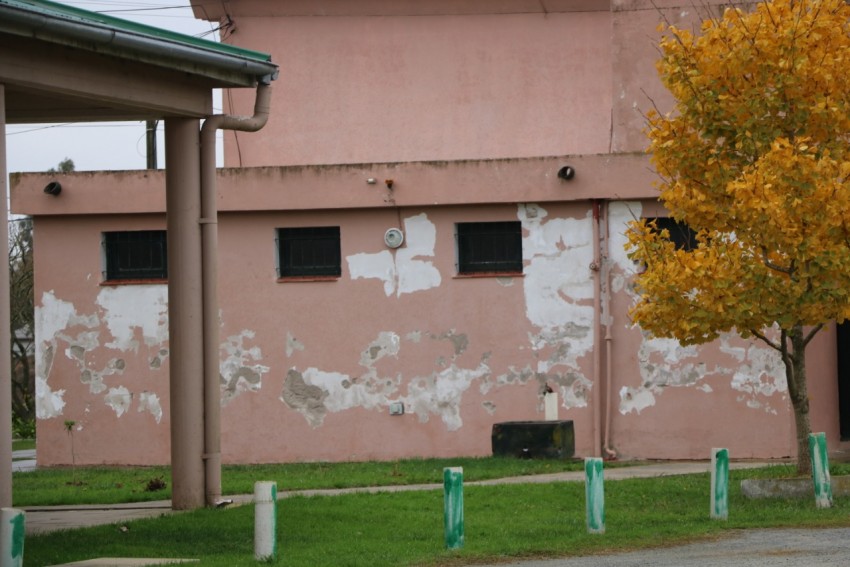 El intendente fue el encargado de entregar pintura a miembros de FAE