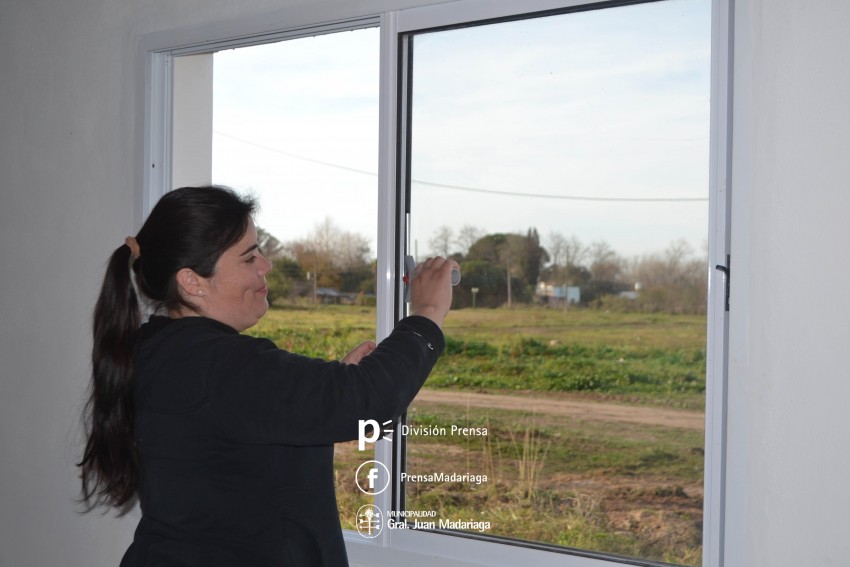 Empleadas del Hospital Municipal colaboran con la limpieza de las 20 v