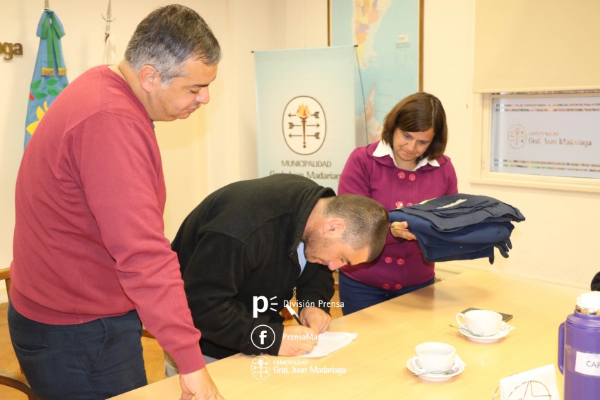 Autoridades celebraron con los barrenderos su da