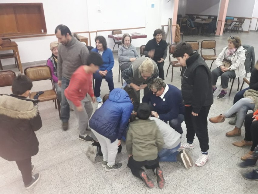 Niños y adultos mayores festejaron el Día de la Ancianidad