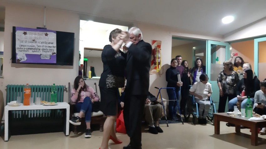 Los abuelos del hogar festejaron su da en compaa de familiares y ac