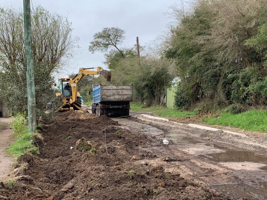 Comenzaron las tareas de desmonte y cordón cuneta sobre Calle 45