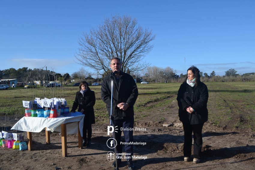 Entrega de Lotes � Santoro: 