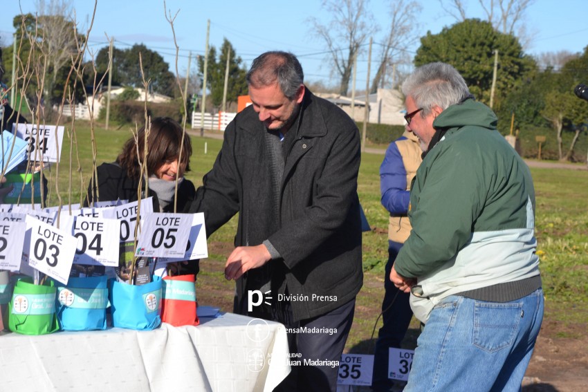 Entrega de Lotes � Santoro: 