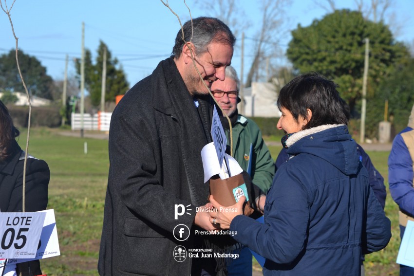 Entrega de Lotes � Santoro: 